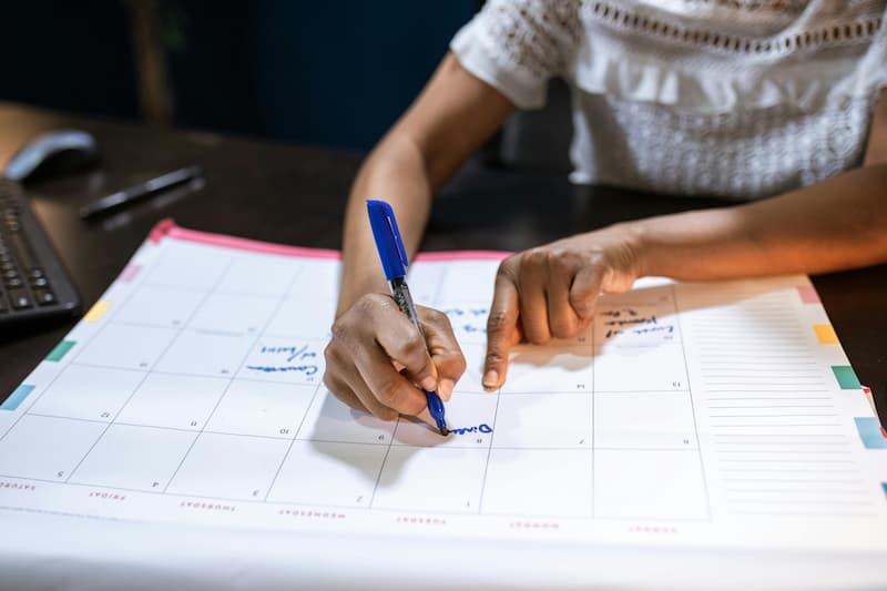 Creator planning her 90-day handbag brand launch timeline