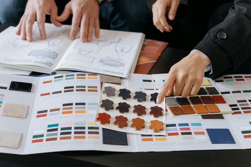 OEM handbag sample design iteration process — hardware, color, and lining adjustments