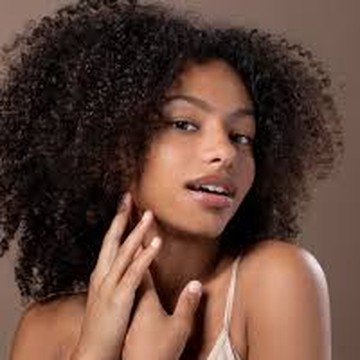 TikTok and Instagram creator selling trending handbags